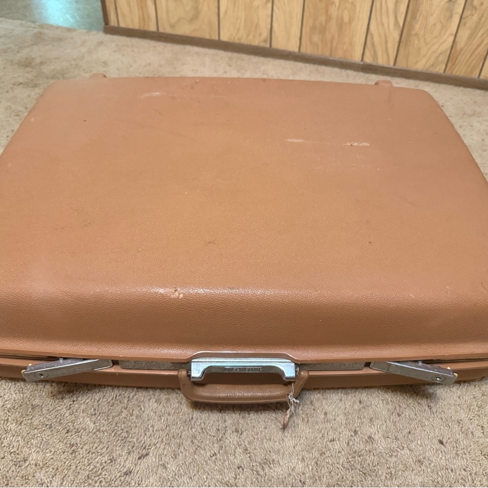 1970s Vintage Tan Samsonite Concord Hard Shell Suitcase 26x21x8 - Picture 5 of 10